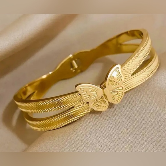 unbranded Jewelry - Trendy Butterfly Stainless Steel Charm Bracelet